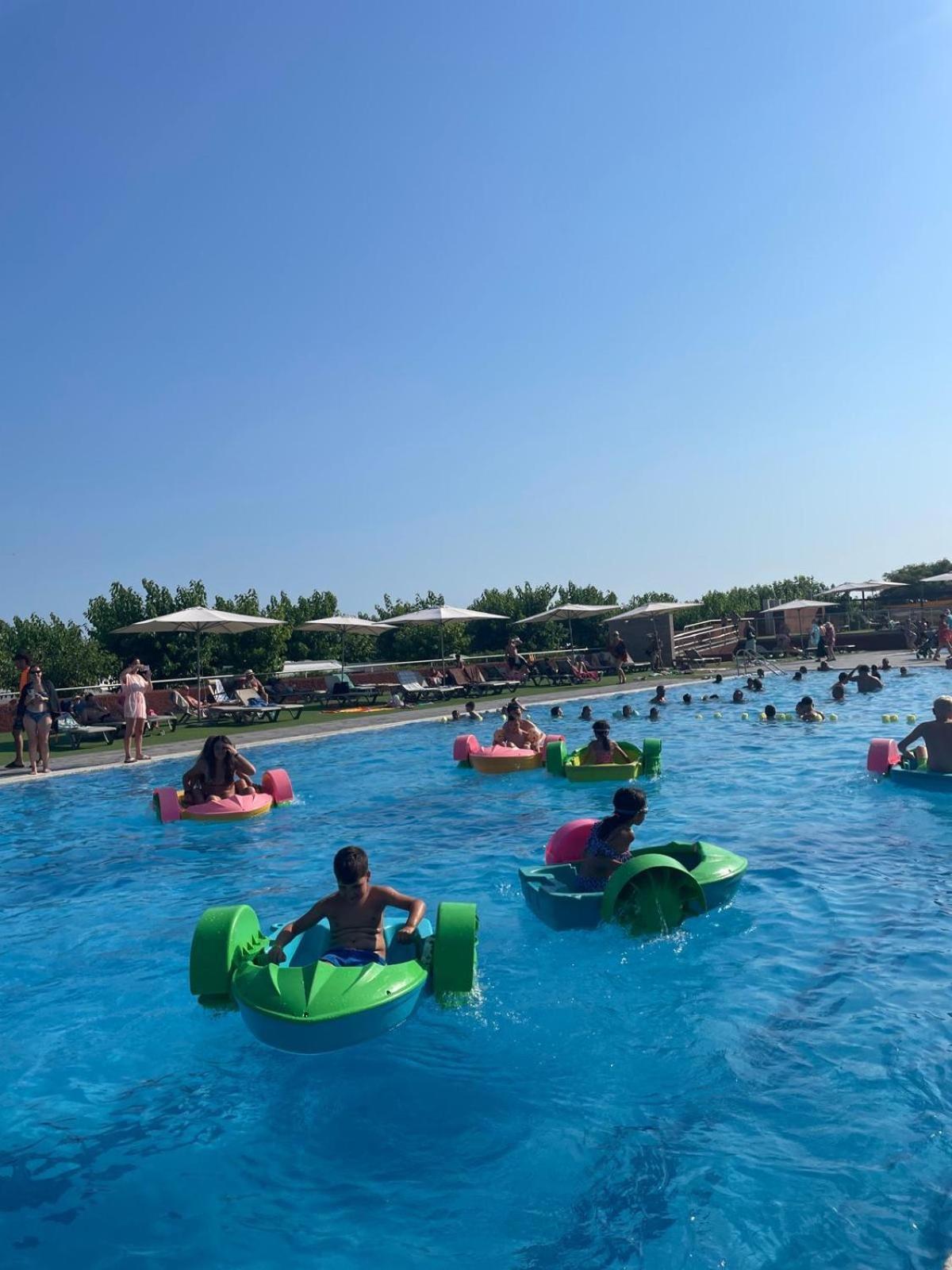 Camping Resort Els Pins Malgrat de Mar Bagian luar foto